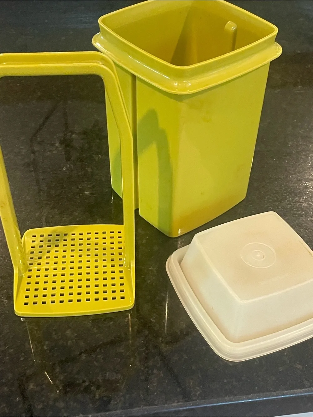 Tupperware Pickle Elevator vintage